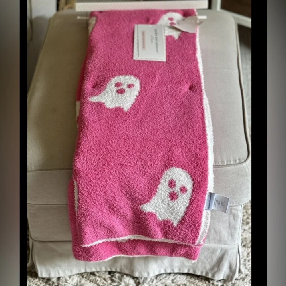 Ghost Blanket Pink Very Soft White Throw NWT Cupcakes Cashmere Halloween Boo
